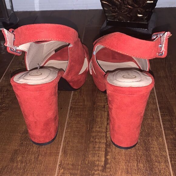 Suede platform heels 8 Wide - Picture 6 of 7